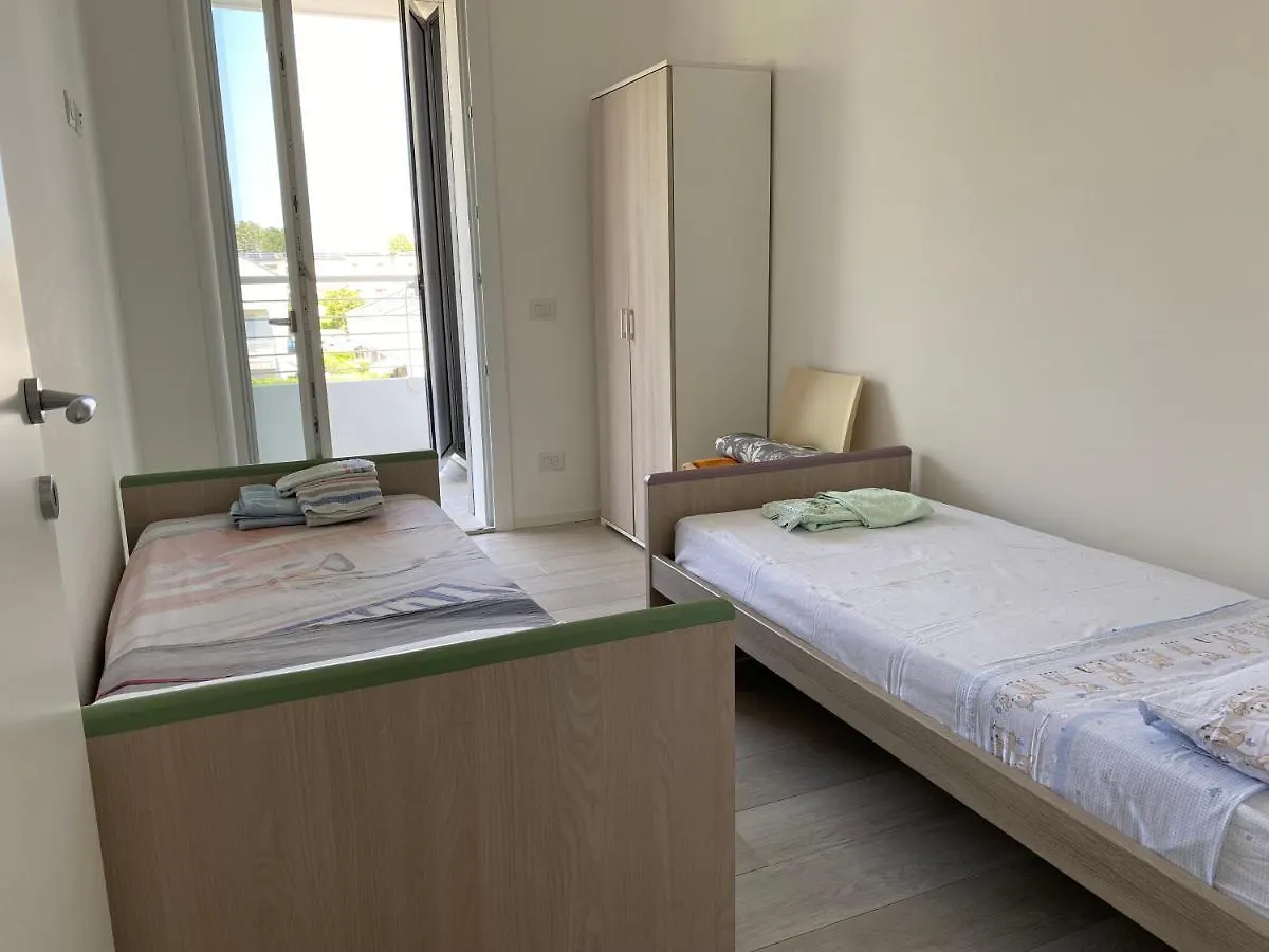 Nuovo Appartamento Con Terrazzo E Piscina Lido di Jesolo Lejlighed