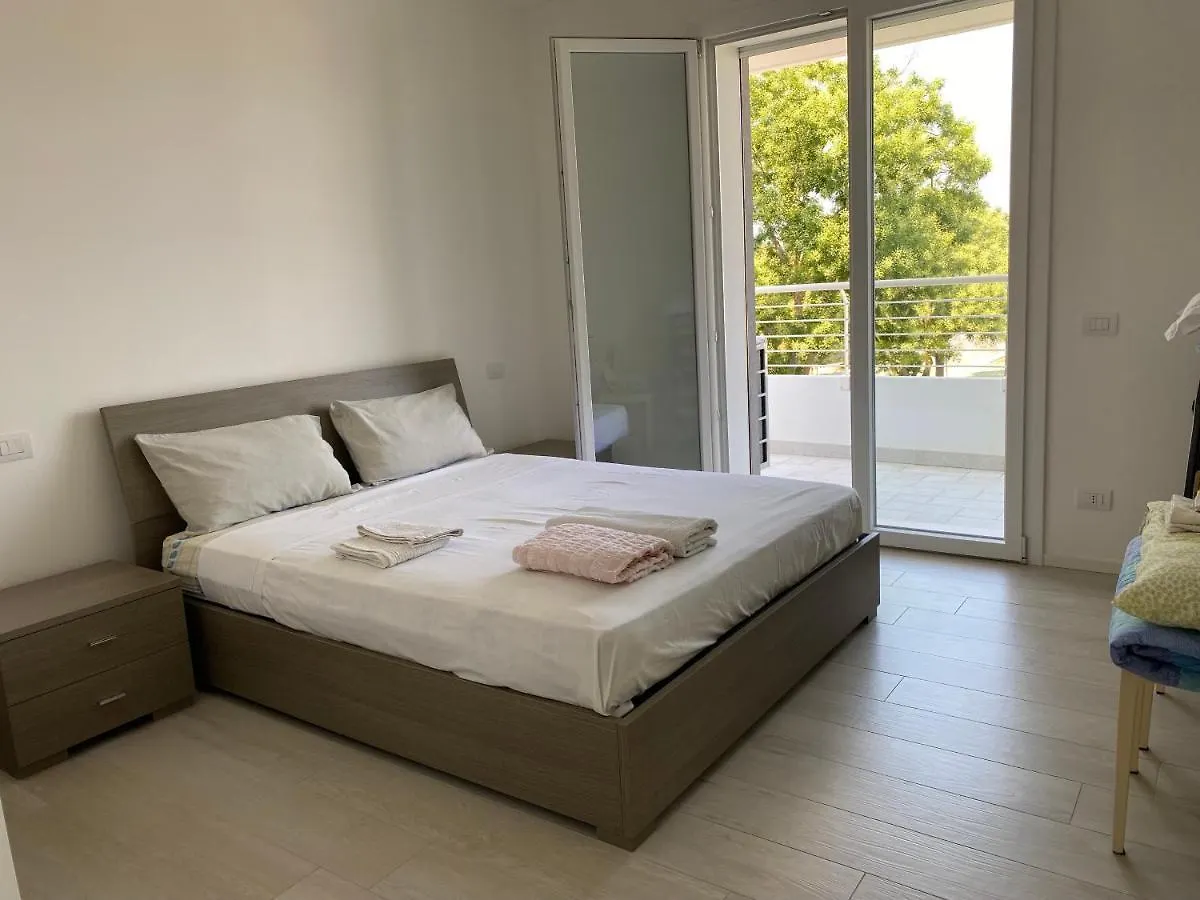Nuovo Appartamento Con Terrazzo E Piscina Lido di Jesolo 0*,  Italien